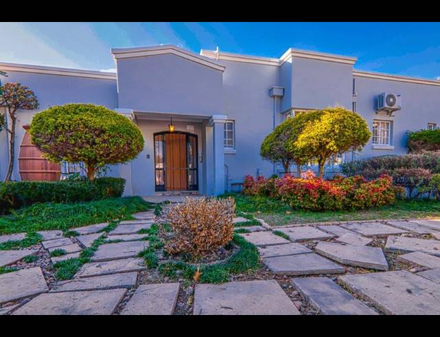 5 BEDROOM FREEHOLD TO LET IN BRYANSTON